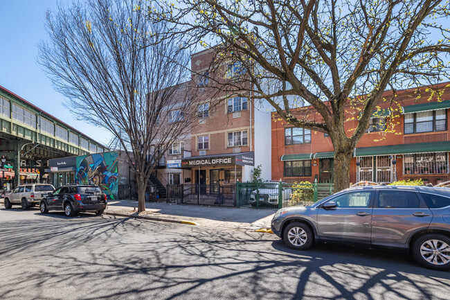 614A Kosciuszko St in Brooklyn, NY - Foto de edificio - Building Photo