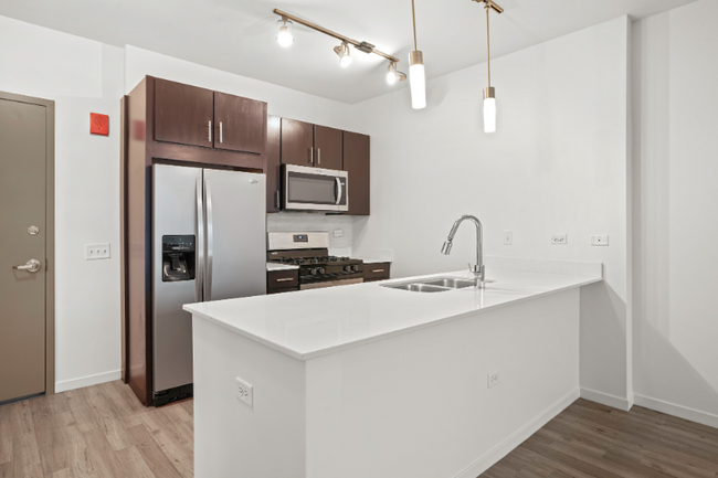 3801 N Halsted St in Chicago, IL - Building Photo - Building Photo
