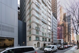 115 E 55th St in New York, NY - Building Photo - Building Photo