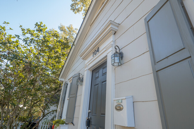 104 Collingwood Ave in Charleston, SC - Foto de edificio - Building Photo