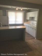 48 Birch St in Redwood City, CA - Building Photo - Building Photo