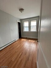 518 Chestnut St, Unit 3 in Orange, NJ - Building Photo - Building Photo