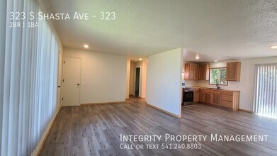323 S Shasta Ave-Unit -323 in Eagle Point, OR - Building Photo - Building Photo