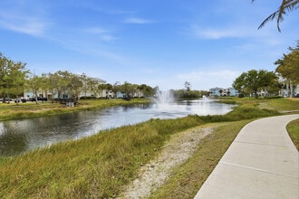 Eagle Walk Off-Campus Student Housing in Ft. Myers, FL - Building Photo - Building Photo