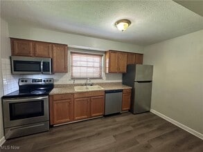 31624 N Marginal Dr in Willowick, OH - Building Photo - Building Photo