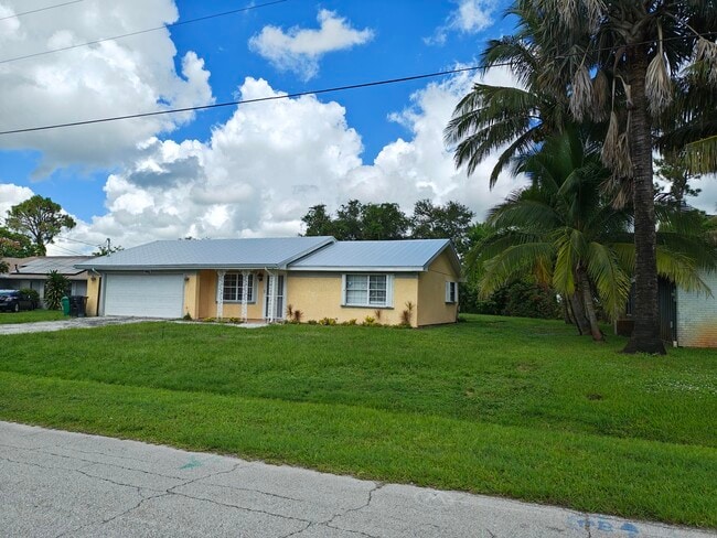 253 SE Verada Ave in Port St. Lucie, FL - Building Photo - Building Photo