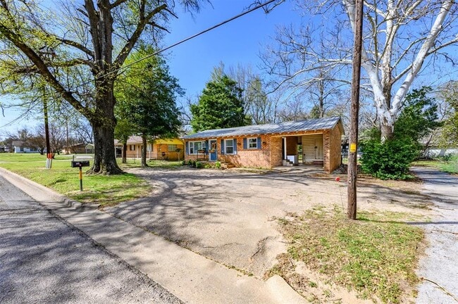 property at 506 N Main St