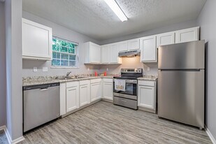 Eagle Ridge Apartments in Erlanger, KY - Building Photo