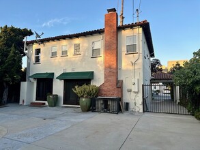 141 N Le Doux Rd in Beverly Hills, CA - Building Photo - Building Photo