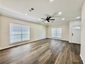 210 Stone Gate Dr in Victoria, TX - Building Photo - Building Photo