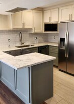 909 Silber Rd in Houston, TX - Building Photo