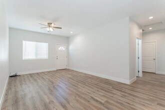 1681 S Dandelion St, Unit 4 in Pahrump, NV - Building Photo - Building Photo