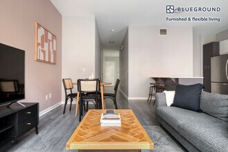 4055 Redwood Ave, Unit FL2-ID1016 in Los Angeles, CA - Building Photo - Building Photo