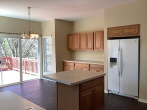 630 Regal Ln in Algonquin, IL - Foto de edificio - Building Photo