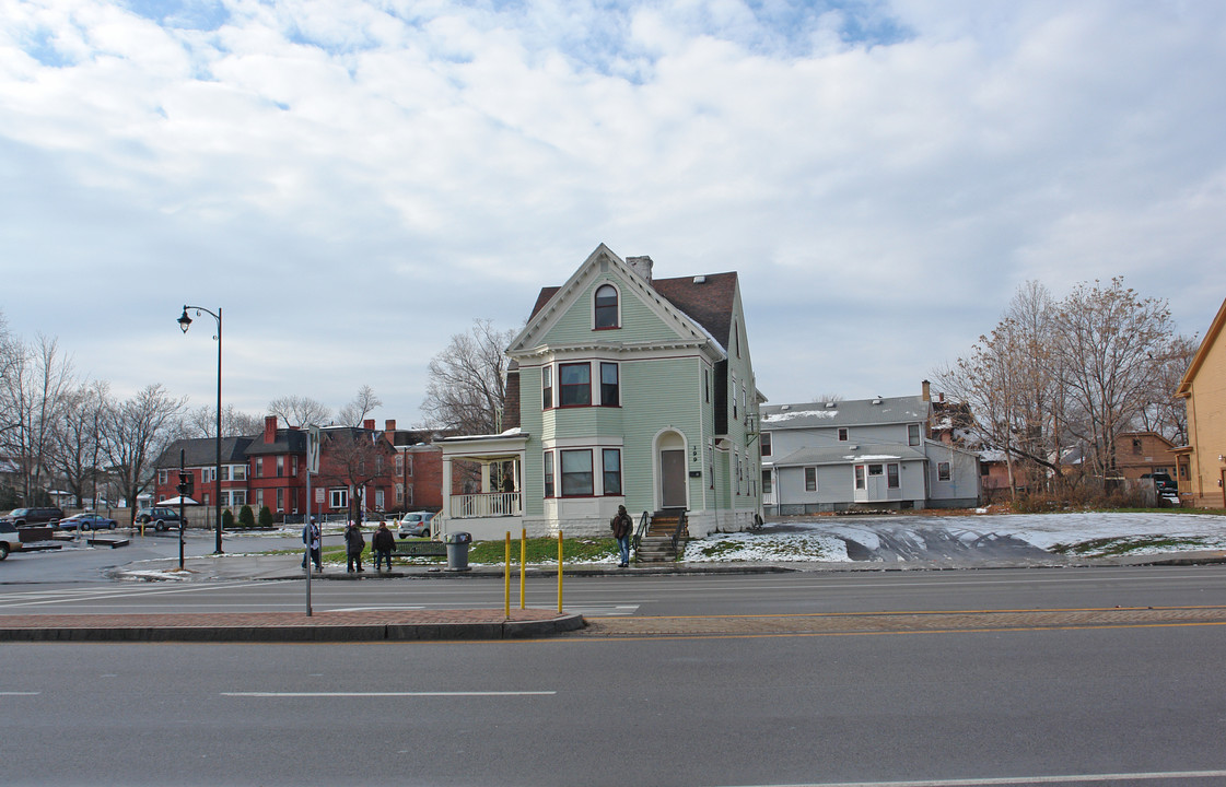 399-401 Lake Ave in Rochester, NY - Building Photo