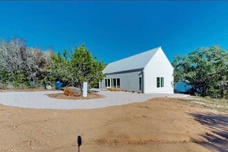 5747 County Rd 309 in Kingsland, TX - Building Photo - Building Photo