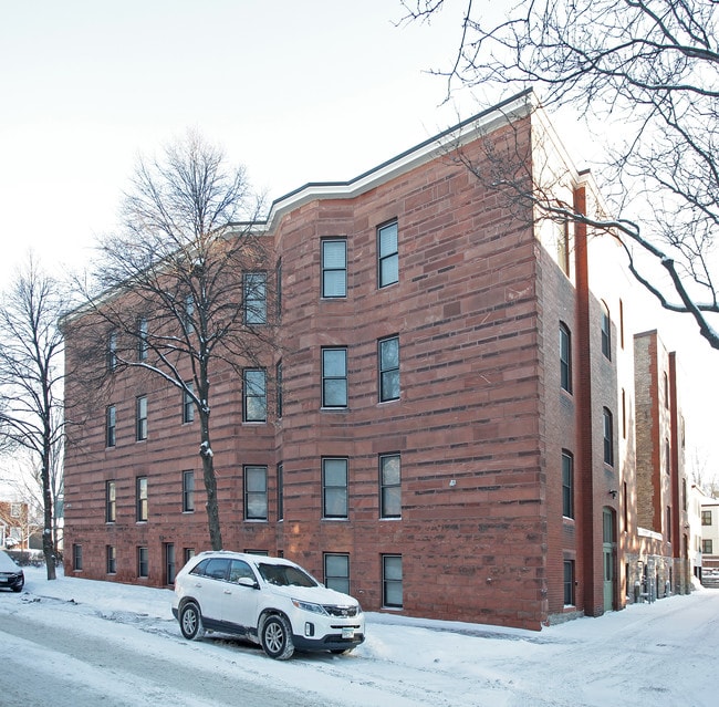 676 Summit Ave in St. Paul, MN - Building Photo - Building Photo