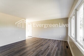 4663 E Livingston Ave in Columbus, OH - Building Photo - Building Photo