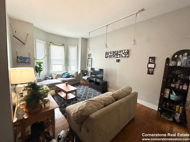218 Columbia St, Unit 1 in Cambridge, MA - Building Photo - Building Photo