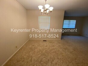 5728 E 43rd St in Tulsa, OK - Building Photo - Building Photo