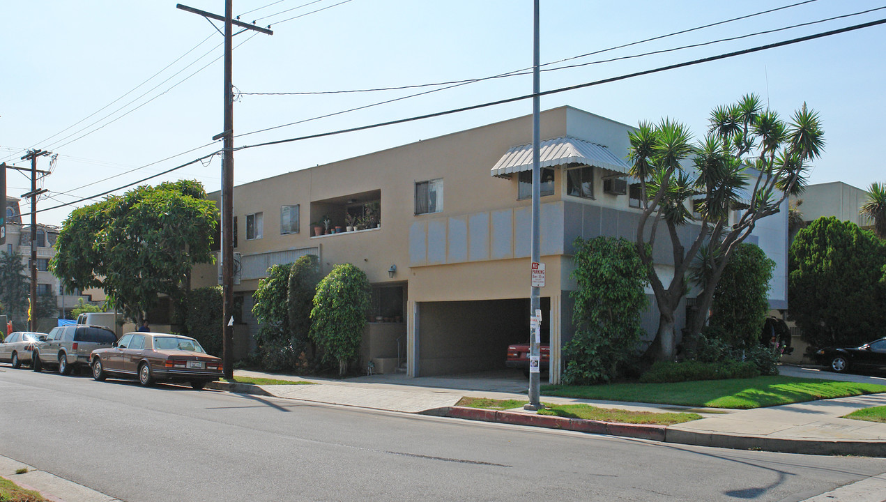 8440 Willoughby Ave in West Hollywood, CA - Building Photo