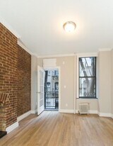 102 E 7th St, Unit 4 in New York, NY - Building Photo