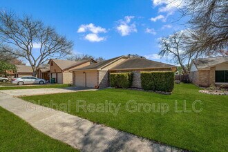 8120 Forest Dawn in Live Oak, TX - Building Photo - Building Photo