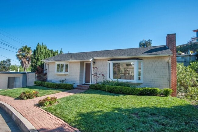 7120 Pacific View Dr in Los Angeles, CA - Building Photo - Building Photo