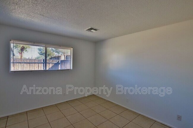 1702 W Vogel Ave in Phoenix, AZ - Building Photo - Building Photo
