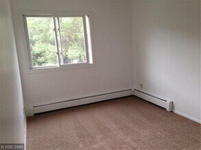 1601 N Innsbruck Dr-Unit -307 in Fridley, MN - Building Photo - Building Photo