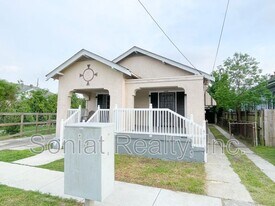 1668 Agriculture St in New Orleans, LA - Building Photo