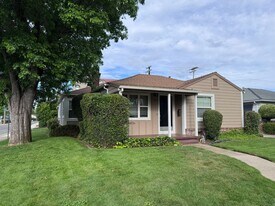 562 Lagomarsino Way in Sacramento, CA - Building Photo