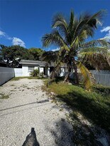 525 NW 91st St in Miami, FL - Building Photo