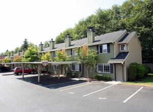 Lexington Court Apartments in Everett, WA - Building Photo - Building Photo