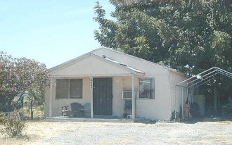 4847 S Airport Way in Stockton, CA - Building Photo