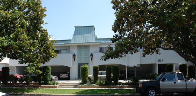 3734 Delmas Ter in Los Angeles, CA - Foto de edificio - Building Photo