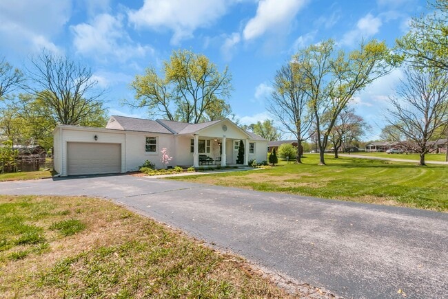 305 Evergreen Dr in Columbia, TN - Building Photo - Building Photo