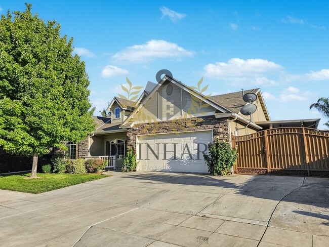 448 W Serena Ave in Clovis, CA - Building Photo - Building Photo