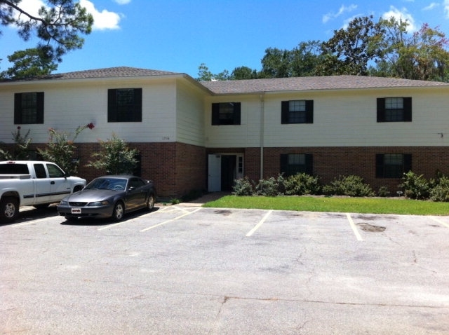 1704 N Patterson St in Valdosta, GA - Building Photo