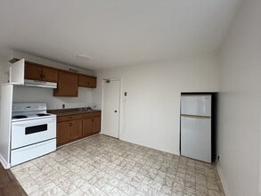 7 Bennett Ave in St John's, NL - Building Photo - Building Photo