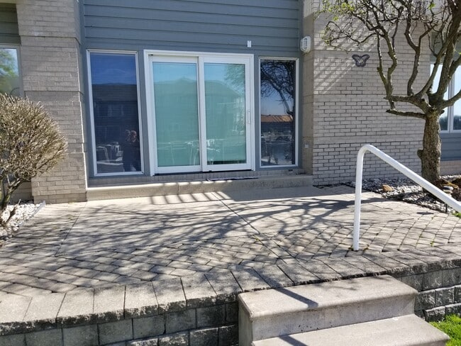 21 Kreger Dr in Wyandotte, MI - Foto de edificio - Building Photo