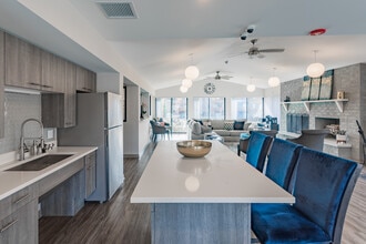 Arrowhead Apartments in Palatine, IL - Building Photo - Building Photo