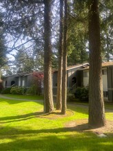 Harborwood West Apartments in Gig Harbor, WA - Building Photo - Building Photo