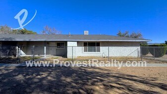 21212 Multnomah Rd in Apple Valley, CA - Building Photo