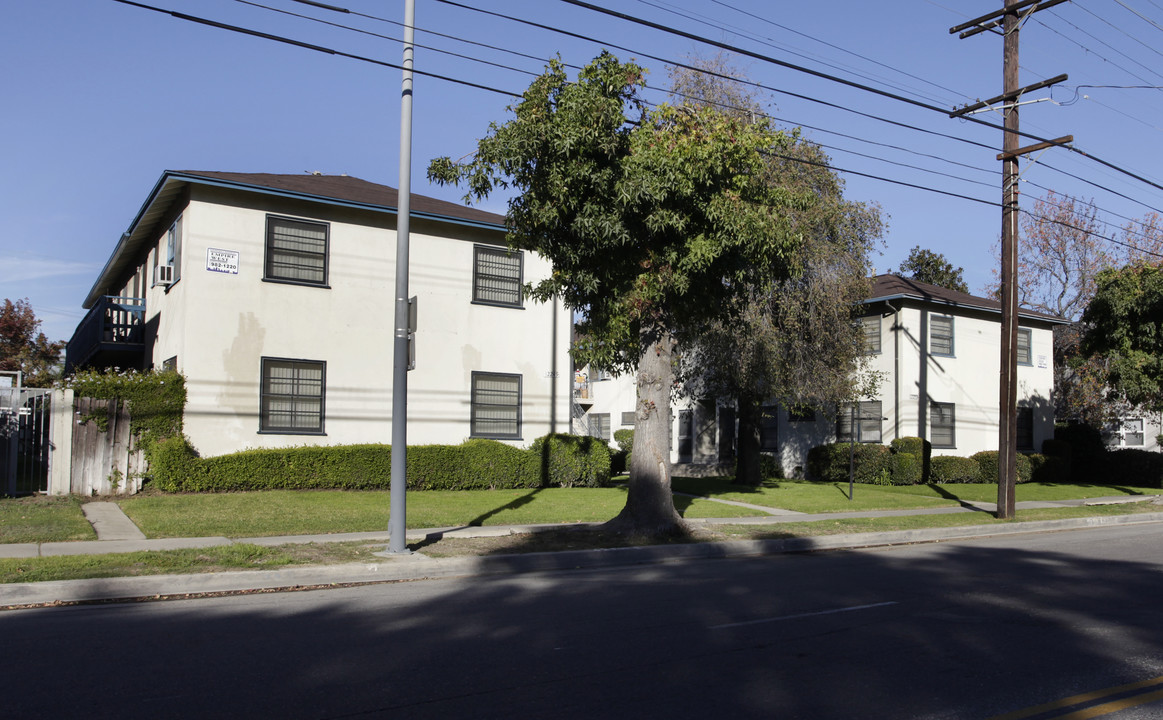 12243-12249 Vanowen St in North Hollywood, CA - Building Photo