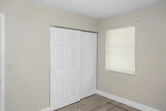 7219 Rhode Island Dr E in Jacksonville, FL - Building Photo - Building Photo