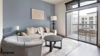 2626 Fountain View Dr, Unit 1-312 in Houston, TX - Building Photo