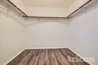 103 Hollow Tree Dr in Red Oak, TX - Foto de edificio - Building Photo