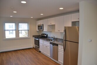 Merrimac Street Apartments in Newburyport, MA - Building Photo - Building Photo
