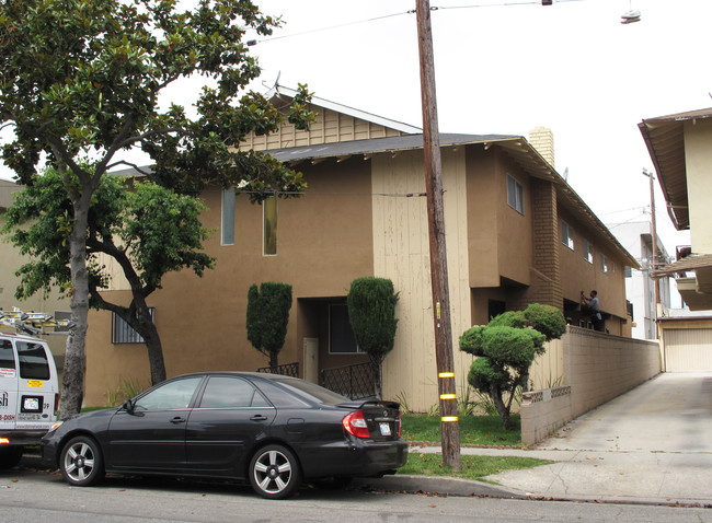 12701 Kornblum Ave in Hawthorne, CA - Foto de edificio - Building Photo